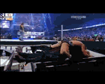 Diving Elbow Drop a mesa de comentaristas Pictures, Images and Photos
