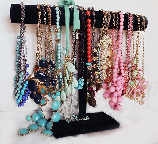 La Petite Fashionista: Necklace Organization