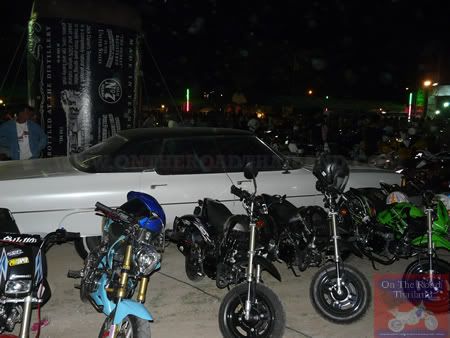 BikessurroundCar.jpg