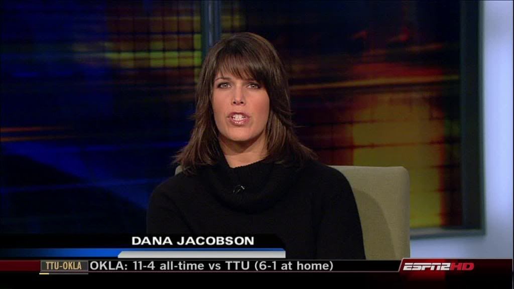 TV Anchor Babes: A Sexy Dana Jacobson Attracts the Lookers