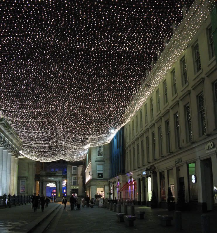 IMAGE: http://i214.photobucket.com/albums/cc306/biya_photos/RoyalExchangeSquare.jpg