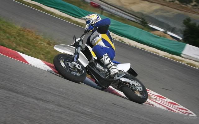 http://i214.photobucket.com/albums/cc48/gierwi/141274_husaberg_supermoto_fs570_2010_1920x1200_wwwGdeFonru_zpsad74fdfd.jpg