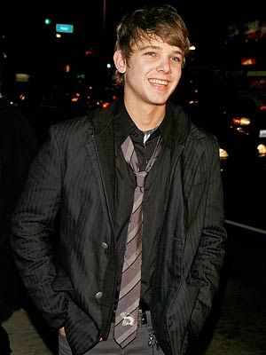 max thieriot presence