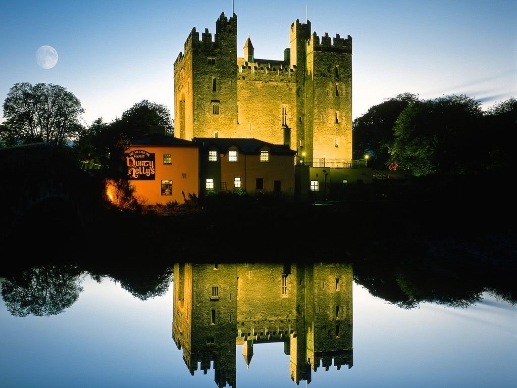 BunrattyCastleCountyClareIreland.jpg