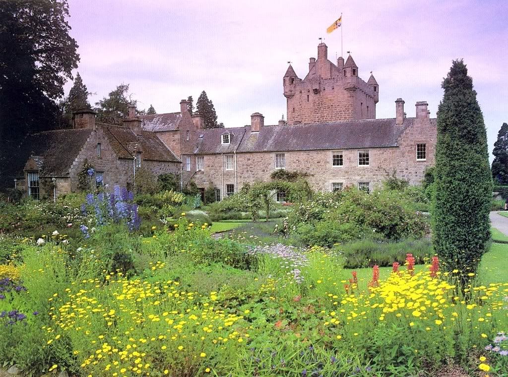 CawdorCastleHighlandScotland2.jpg