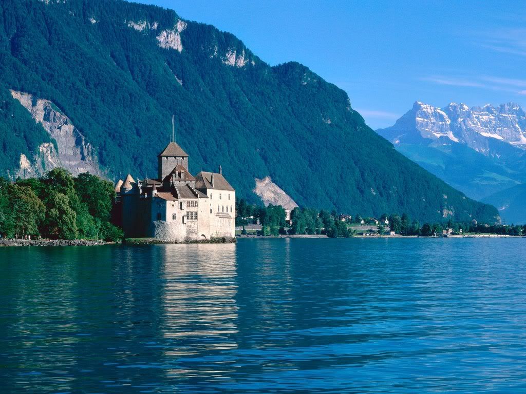 ChillonCastleLakeGenevaSwitzerland1.jpg