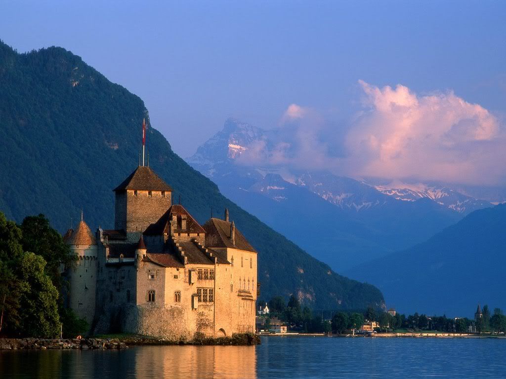 ChillonCastleLakeGenevaSwitzerland2.jpg