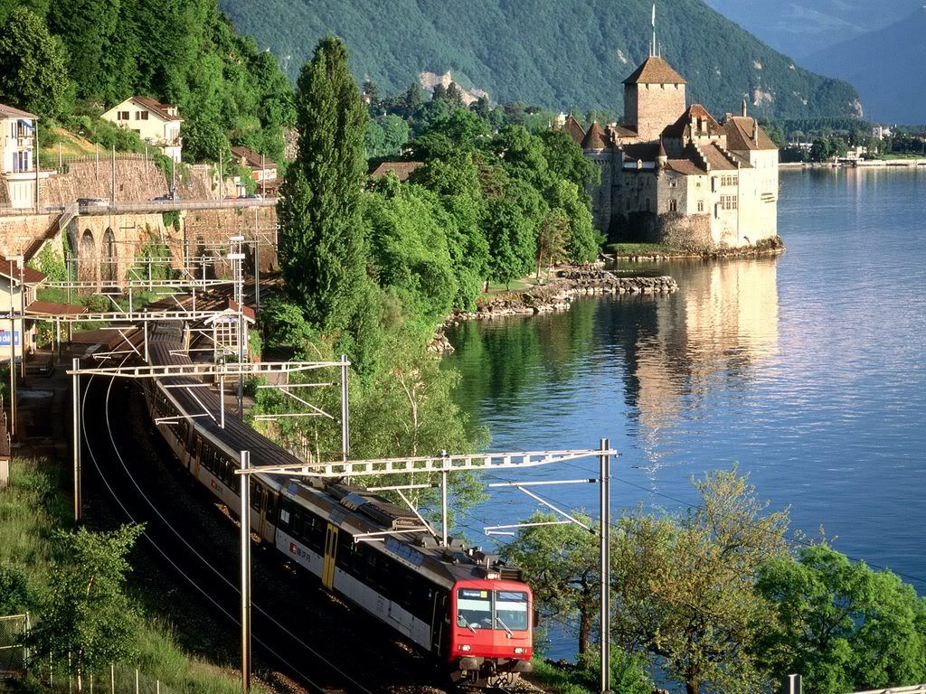 ChillonCastleLakeGenevaSwitzerland3.jpg