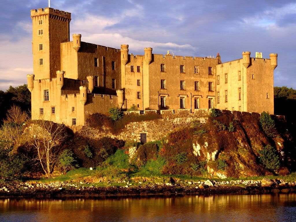 DunveganCastleIsleofSkyeScotland.jpg