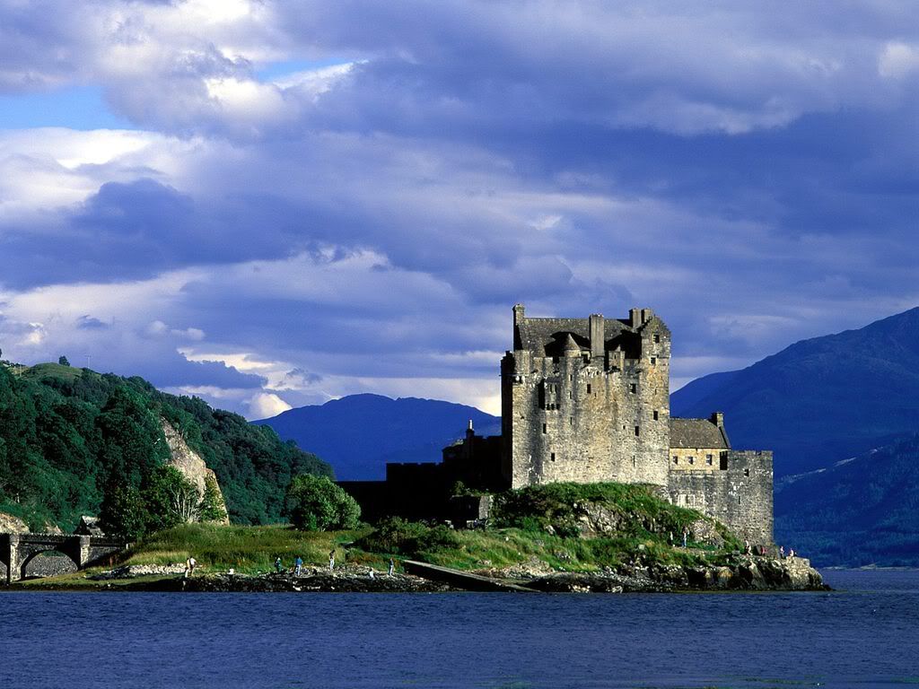 EileanDonanCastleLochDuichScotland1.jpg
