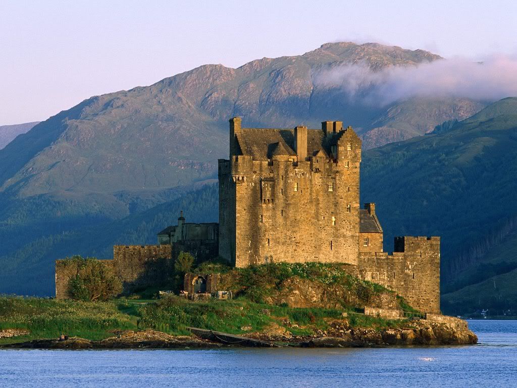 EileanDonanCastleLochDuichScotland2.jpg