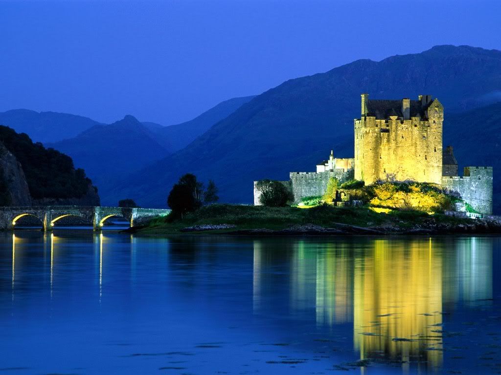 EileanDonanCastleLochDuichScotland4.jpg