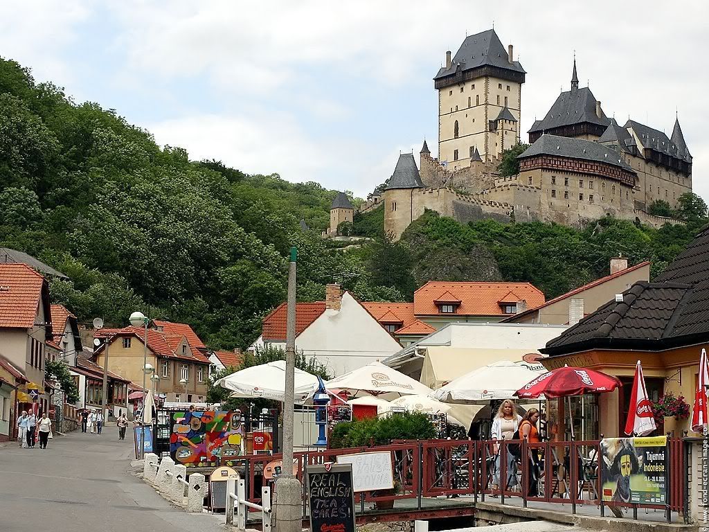 KarlsteinCastleCzechRepublic2.jpg