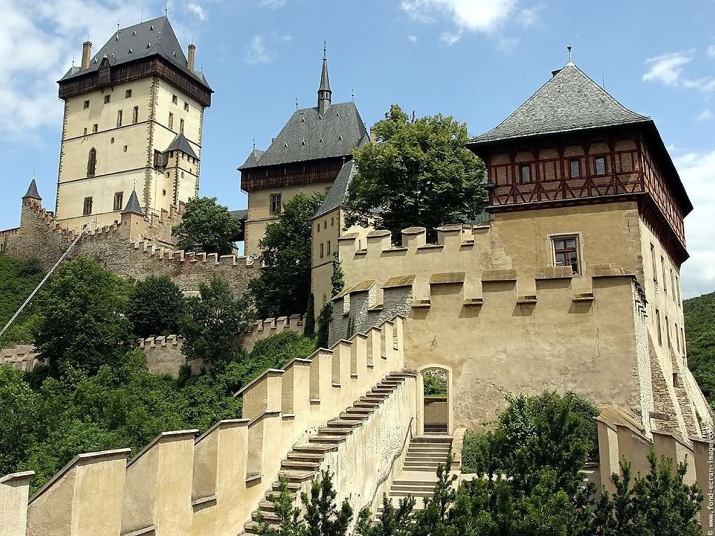 KarlsteinCastleCzechRepublic3.jpg