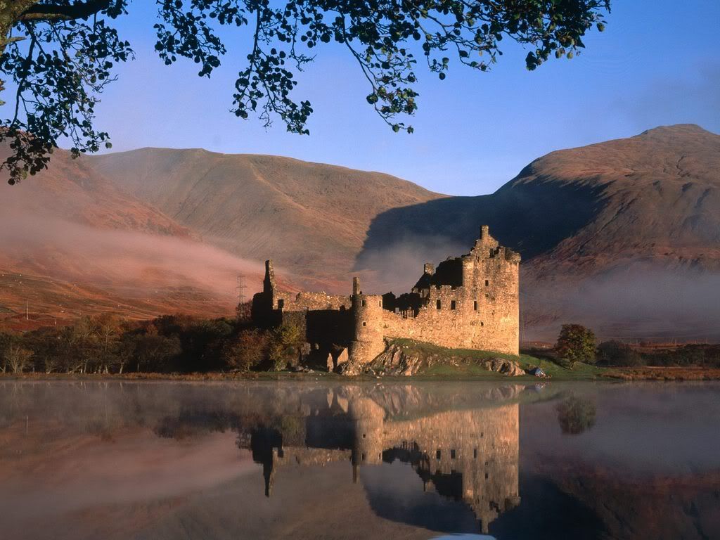 KilchurnCastleLochAweScotland.jpg