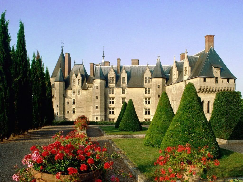 LangeaisCastleFrance.jpg