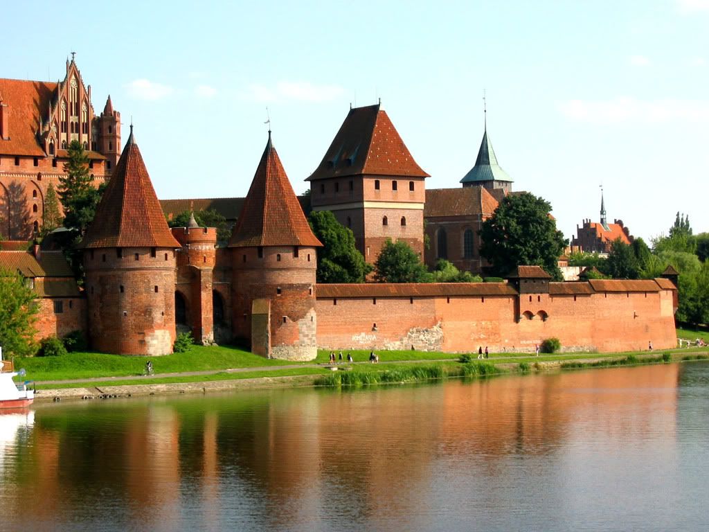 MalborkCastleofTeutonicKnightsPo-2.jpg