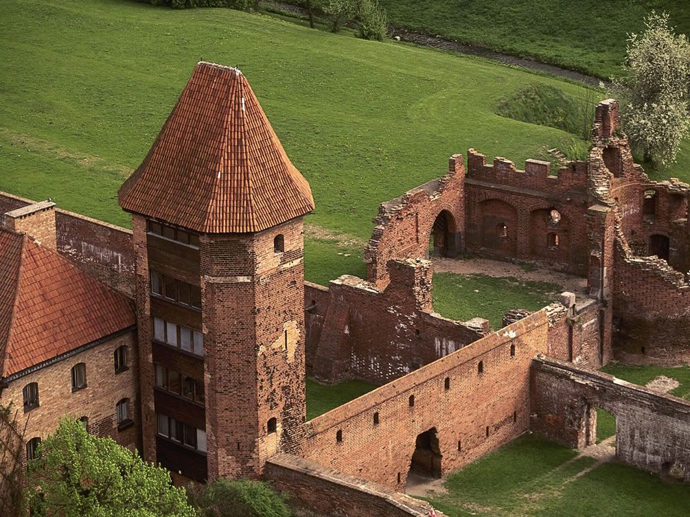 MalborkCastleofTeutonicKnightsPomer.jpg
