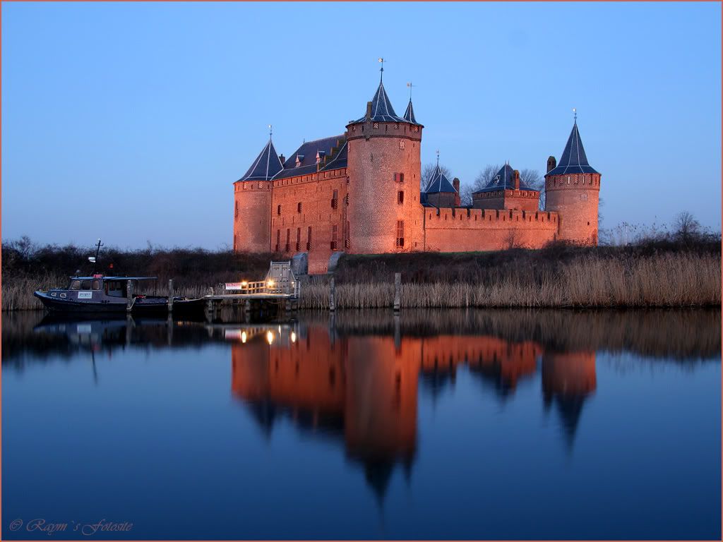 MuiderslotCastledown.jpg