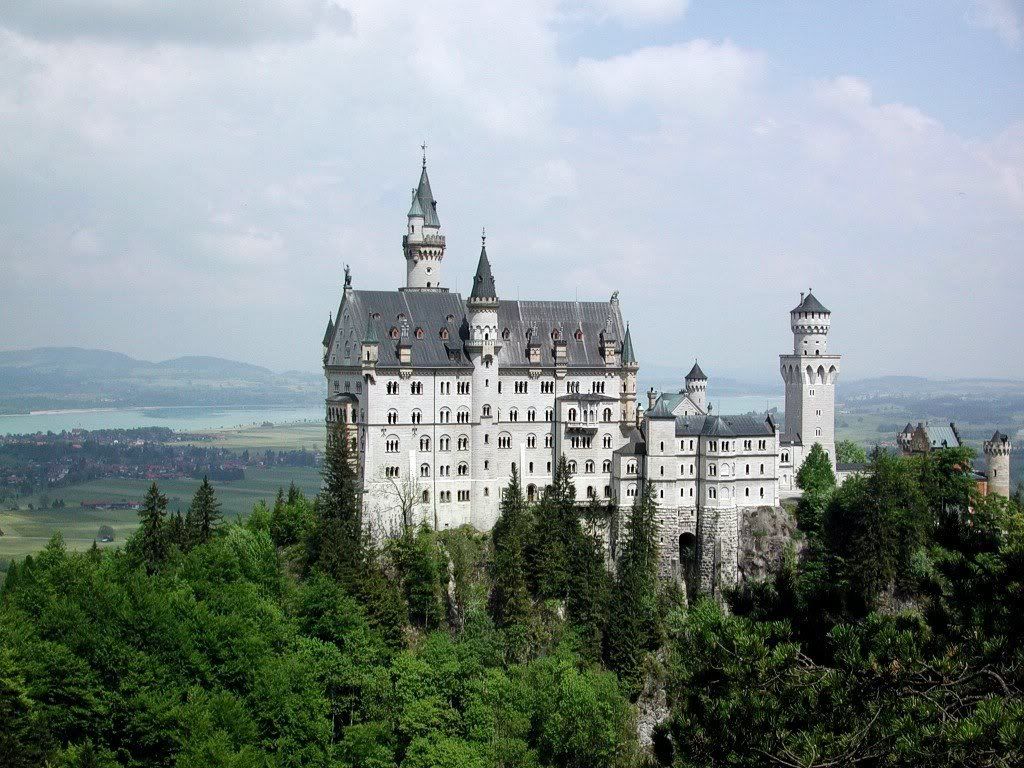 NeuschwansteinCastleBavariaGerma-4.jpg