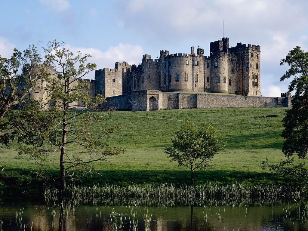 NorthumberlandCastleEngland.jpg