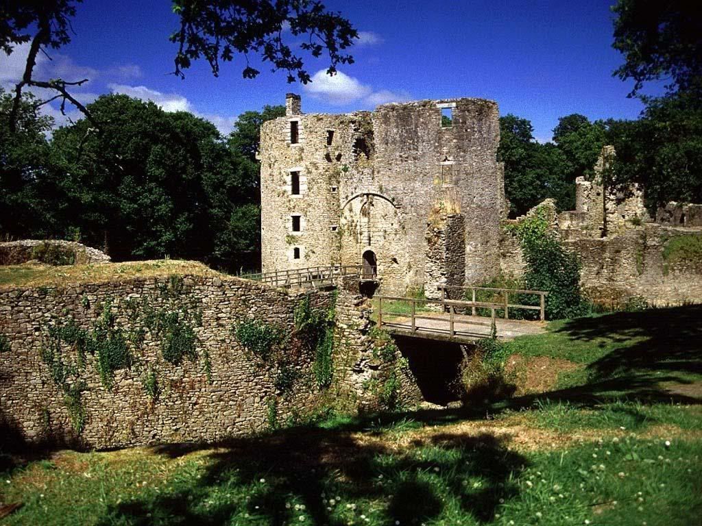 Ranrouet-HerbignacCastleFrance.jpg