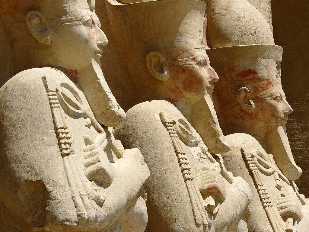 Statuesatthe3rdTerraceTempleofHatsh.jpg