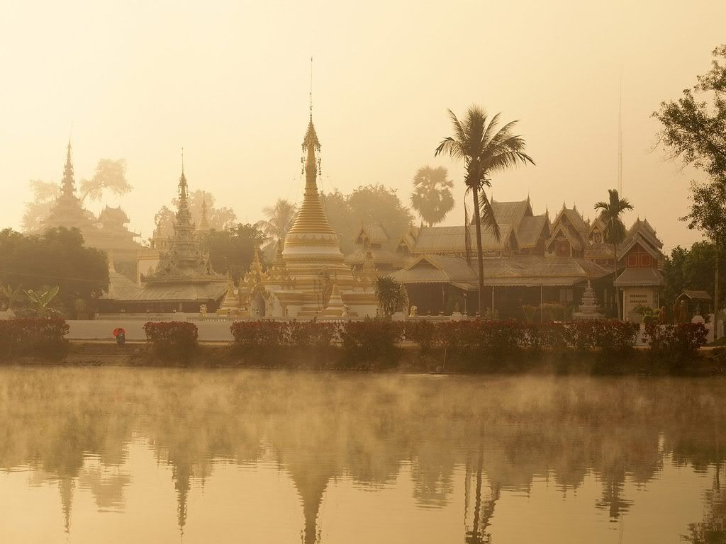 WatChongKhamMaeHongSonGoldenTriangl.jpg