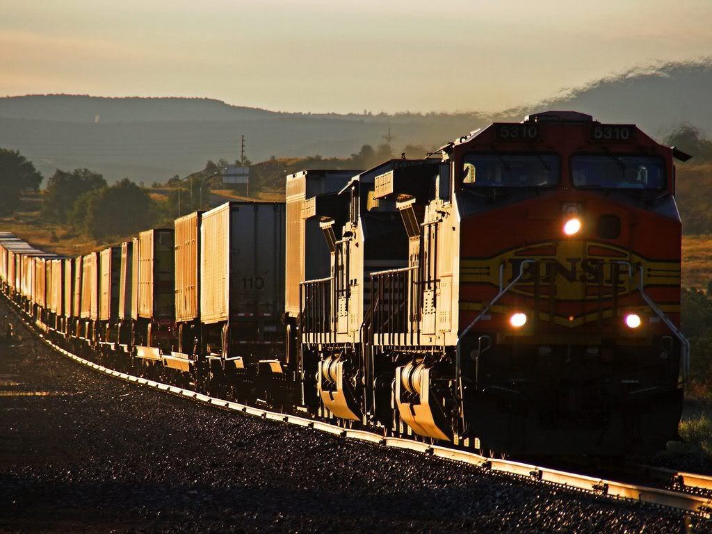 AWestboundBNSFTrainAshForkArizona.jpg