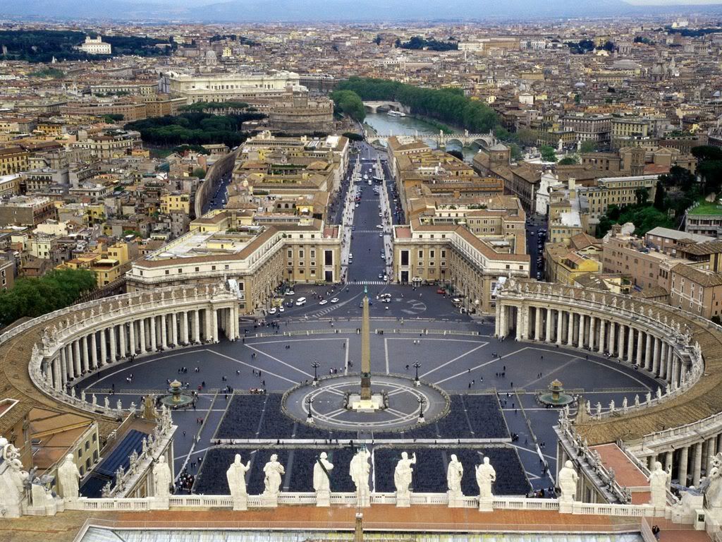 PlazaSanPietroVaticanCity.jpg