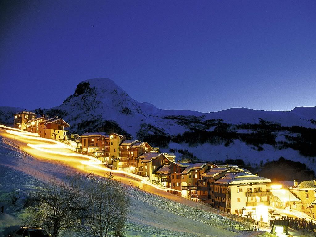 SkiResortSavoieFrance.jpg