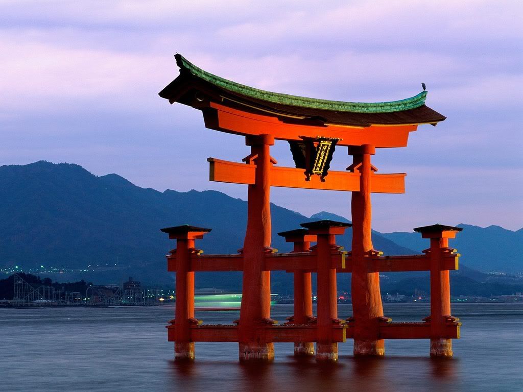 GrandGateItsukushimaShrineMiyajimaJ.jpg