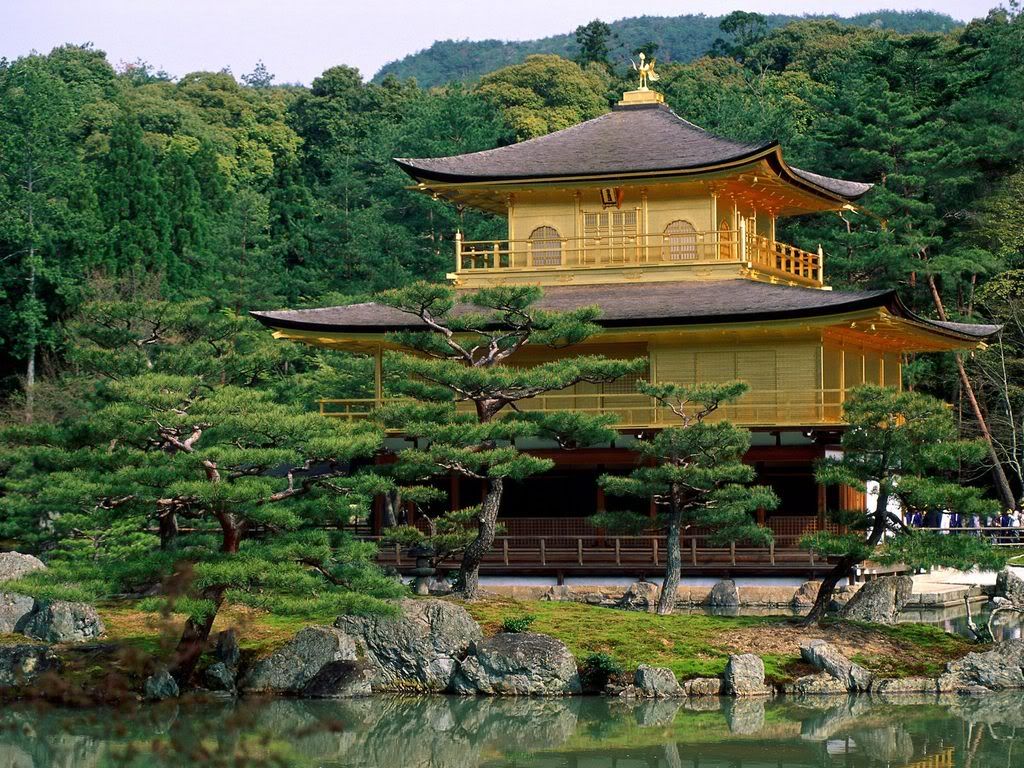 KinkakujiTempleKyotoJapan.jpg