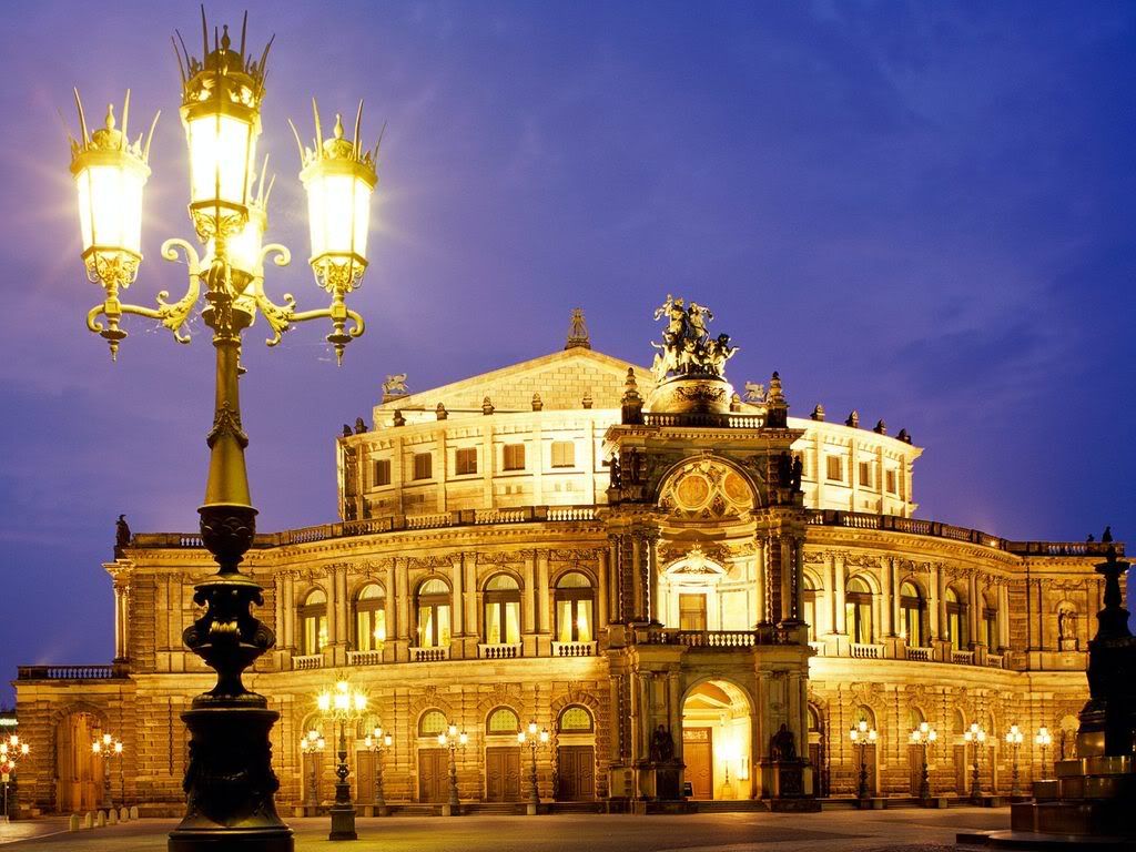 SemperOperaDresdenGermany.jpg