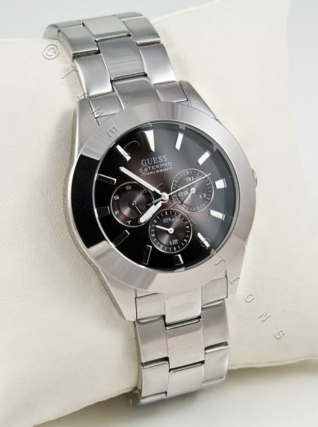 http://i214.photobucket.com/albums/cc91/Timecollections/GUESS%20MENS%20WATCH/g-m-ss-and-strap-bwn-chrono-2.jpg